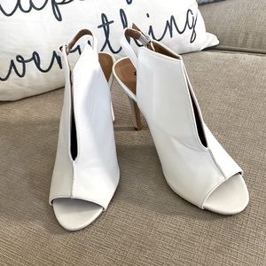 Qupid White Peep toe bootie sling backs